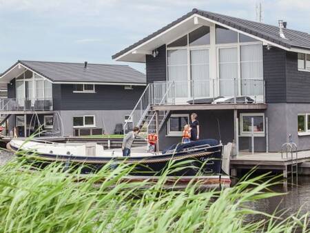 A holiday home with its own jetty at the Landal Waterpark Sneekermeer holiday park