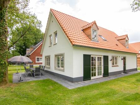 Luxurious detached villa with spacious garden at Landal de Waufsberg holiday park