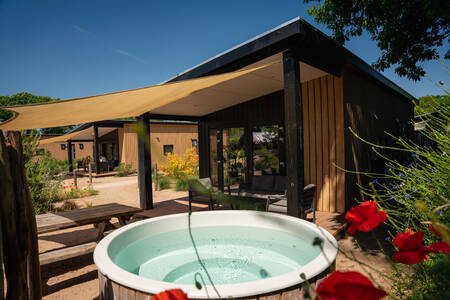 Holiday home type Zand Lodge Jacuzzi for 4 people at the holiday park Landgoed De IJsvogel