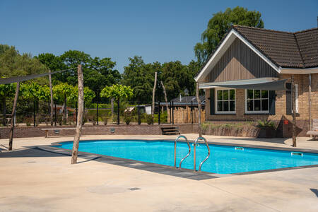 The outdoor pool of the holiday park Landgoed De IJsvogel