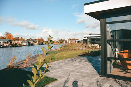 Holiday home with private jetty at the MarinaPark Residence Nieuw Loosdrecht holiday park
