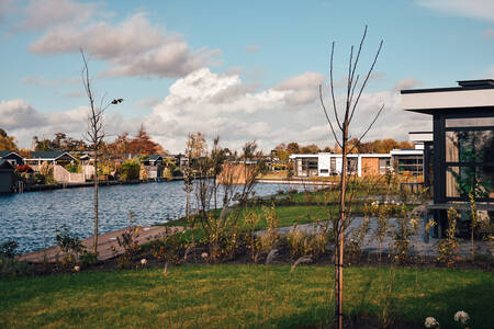 Holiday homes with private jetty on a canal at MarinaPark Residence Nieuw Loosdrecht
