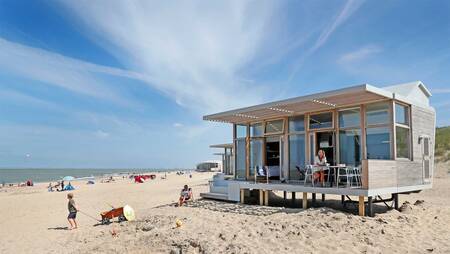 6 person house on the beach (Strandhuisje) of holiday park Molecaten Hoogduin