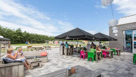 The terrace of restaurant Brasserie Zoet & Zout at holiday park Molecaten Hoogduin