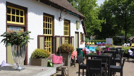 Restaurant De Keuken van Caatje with bar, terrace at the outdoor pool at Molecaten Park De Leemkule