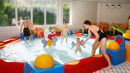 Children in the paddling pool of holiday park Molecaten Park De Leemkule