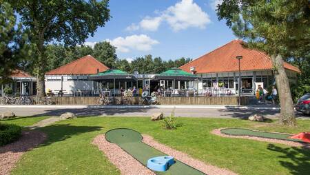 The miniature golf course of holiday park Molecaten Park Kuierpad