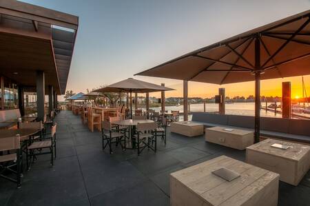 The terrace of restaurant "Marina Beachclub" at holiday park Oesterdam Resort