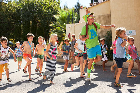 Children at the Alex and Sammy entertainment program at holiday park RCN Domaine de la Noguière