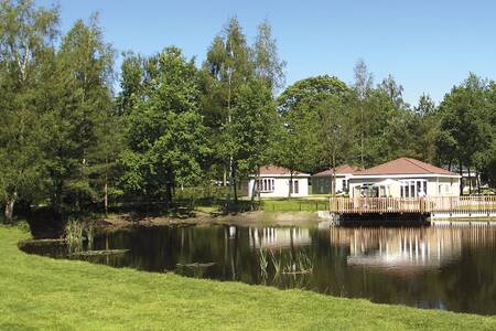 Holiday homes on the water at holiday park RCN de Flaasbloem