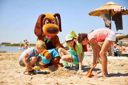 Children play on the beach of the Veerse Meer at holiday park RCN de Schotsman