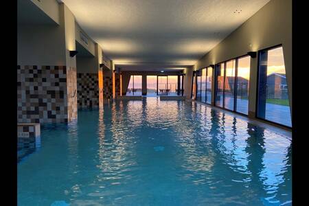 The indoor pool of holiday park RCN de Schotsman