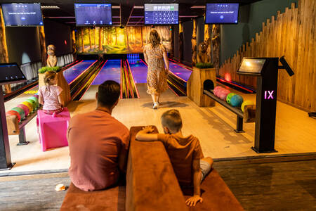 Family bowling in the bowling alley at holiday park RCN het Grote Bos