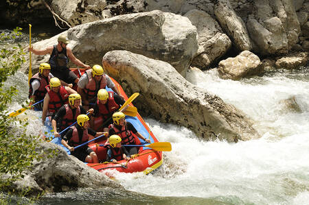 People rafting near holiday park RCN les Collines de Castellane