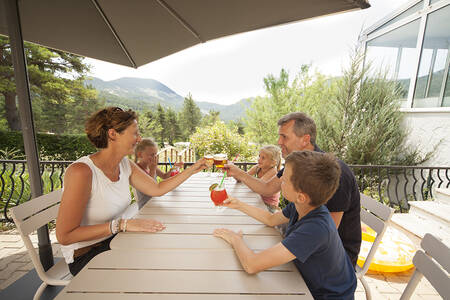 Family on the terrace of the Bistro at holiday park RCN les Collines de Castellane