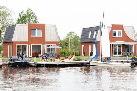 Holiday homes with a private jetty on holiday park Recreatiepark Tusken de Marren