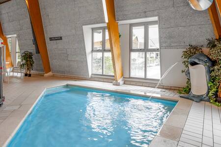 The paddling pool with a fountain of the Roompot Bospark Lunsbergen holiday park