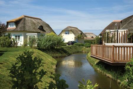 Holiday homes on the water at the Roompot Buitenhof Domburg holiday park