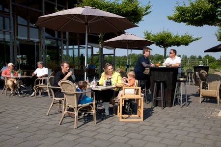 The terrace at the restaurant at Holiday Park Roompot Buitenplaats De Hildenberg