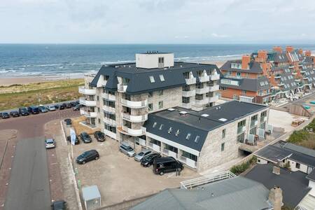 Apartment complex Roompot De Graaf van Egmont with the North Sea beach in the background