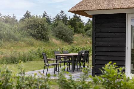 Garden furniture in the garden of a holiday home at the Roompot De Heihorsten holiday park