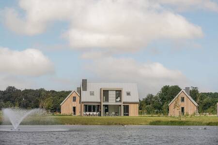 Luxurious villas on the water at the Roompot Domein Het Camperveer holiday park