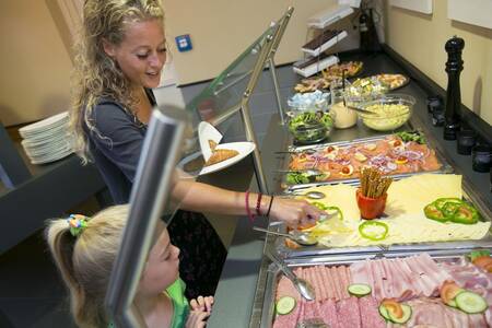 Mother and daughter at the buffet restaurant at the Roompot Ferienresort Bad Bentheim holiday park