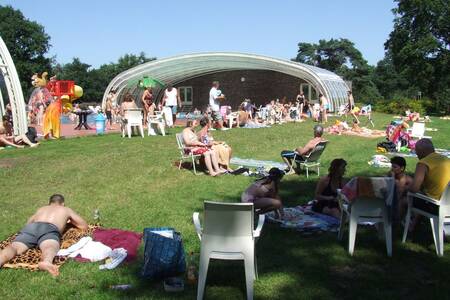 The sunbathing area by the swimming pool of Roompot Holiday Park Herperduin