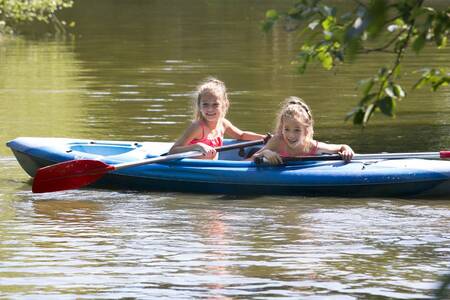 2 Girls in a canoe at Roompot Vakantiepark Weerterbergen