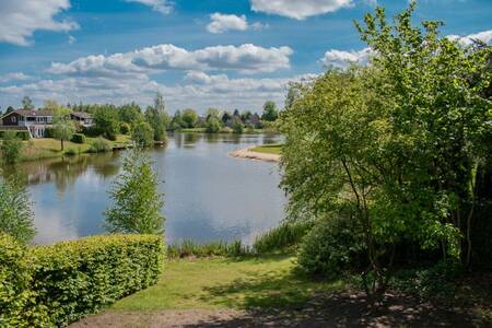 Roompot Holiday Park Emslandermeer is a water-rich holiday park on the Zuidlaardermeer