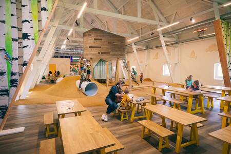 People in the indoor playground at the Roompot Klein Vink holiday park