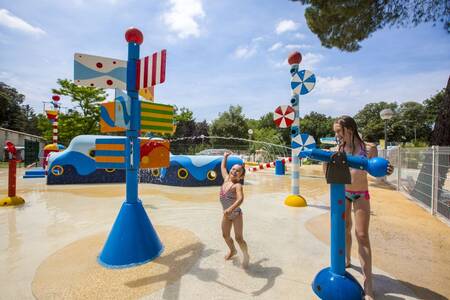 Children play in the water playground at the Roompot Plein Air des Chênes holiday park