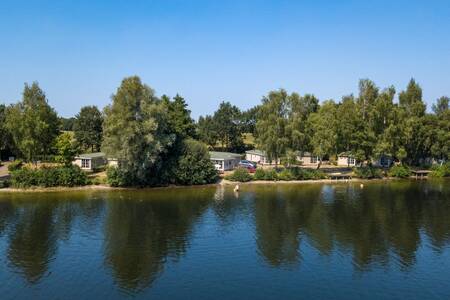 Holiday homes on the recreational lake at the Roompot Recreatiepark de Tolplas holiday park