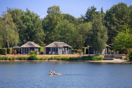 Holiday homes on the lake at the Roompot Recreatiepark de Tolplas holiday park