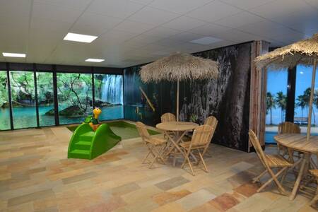 The paddling pool in the indoor pool of the Roompot Resort Arcen holiday park