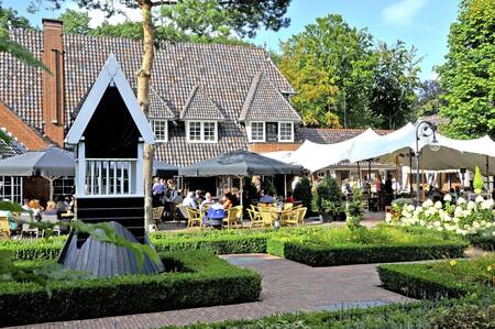 People on the terrace of the restaurant at the Topparken Landgoed de Scheleberg holiday park