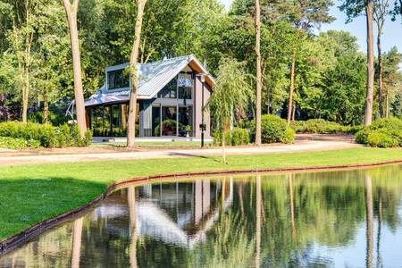 Recreational villa for 8 people at the Topparken Landgoed de Scheleberg holiday park