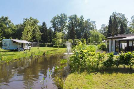 Chalet on the water at holiday park Topparken Recreatiepark de Wielerbaan