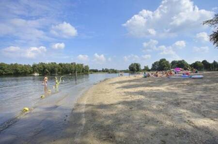 Beach on the Esmeer at holiday park Topparken Recreatiepark het Esmeer