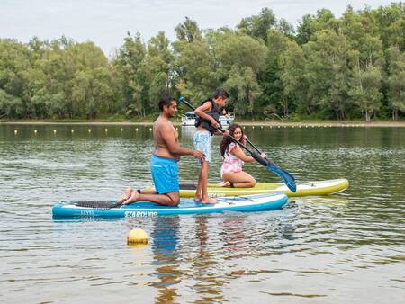 People paddling on the Esmeer at the Topparken Recreatiepark het Esmeer