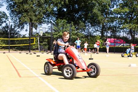 Children on the recreation field of the Topparken Recreatiepark 't Gelloo