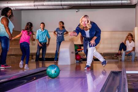 People bowling on the bowling alley of the Topparken Residence Lichtenvoorde holiday park