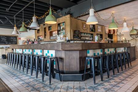 The bar in the restaurant of the Topparken Résidence Valkenburg holiday park