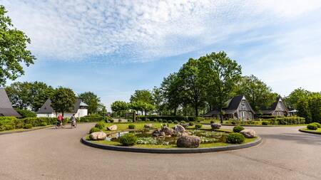 Holiday homes at a roundabout at holiday park Villapark Hof van Salland