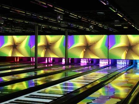 glow in de dark bowling