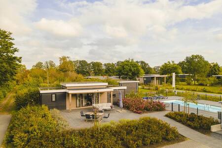 You can enjoy a cup of coffee in "De Huiskamer" at the Buitenplaats Holten holiday park