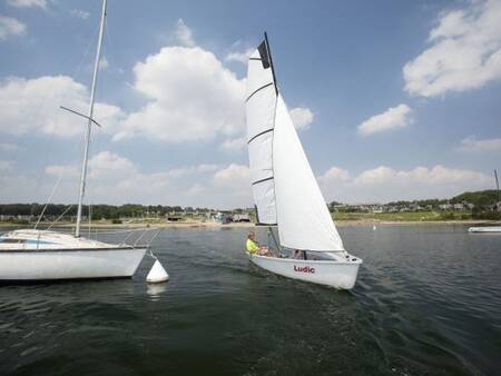 Sailing on the lake at Landal Village l'Eau d'Heure holiday park